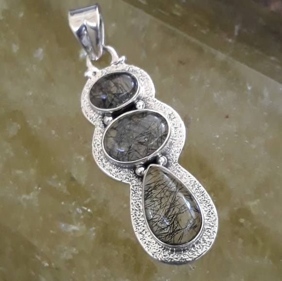 Black Tourmaline in Quartz Silver Pendant - Picture 3 of 4